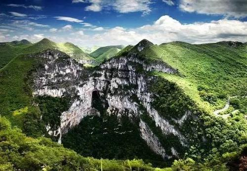 盘点世界六大神秘天坑:四个在中国,最大的也在中国