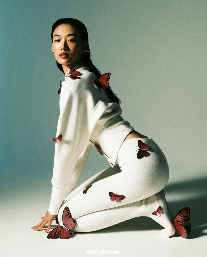 《卷宗 wallpaper*》十月刊,韩国超模 sora choi 亮相封面