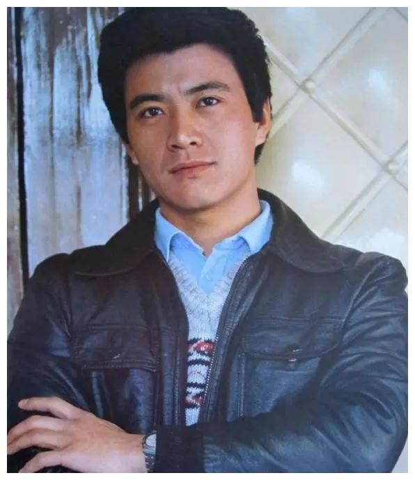 周里京:因妻子遇害息影后,又被父亲告上法庭,今66岁近况如何?