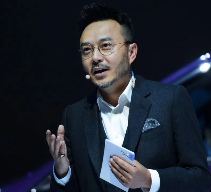 49岁汪涵近照曝光,胡子拉碴模样沧桑,嘴里一直嚼槟榔引热议|汪涵|槟榔