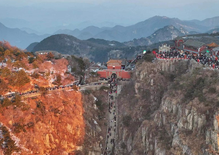 泰山:承载历史与文化的中国"国山"|东山|泰山|孔子_新浪新闻