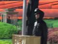 北京冰雹雷雨天气，哨兵纹丝不动站岗，致敬人民子弟兵！