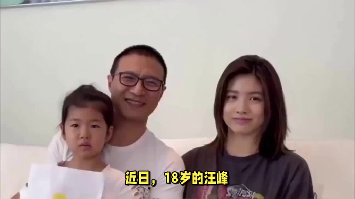 汪峰女儿小苹果晒留学照穿搭成熟颜值漂亮父亲离婚后风格大变