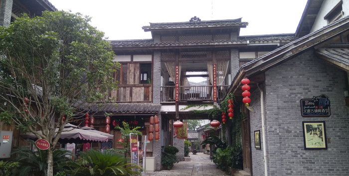一个重庆码头文化气息很浓的古镇,很多古装小姐姐都到这里打卡