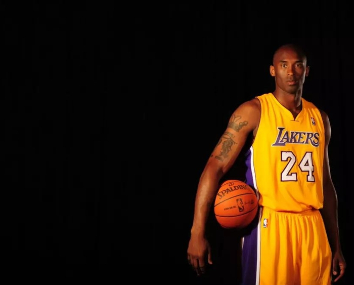 科比带领着梦八队夺取了奥运会金牌,历史地位因此有了质的飞跃|科比