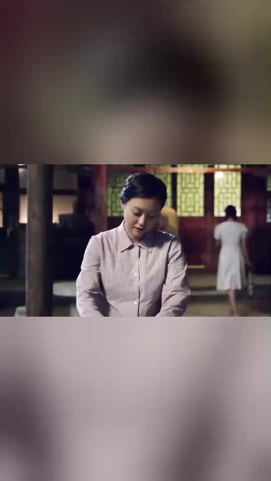 情满四合院于海棠在工厂广播站读报道二大爷前来找于海棠