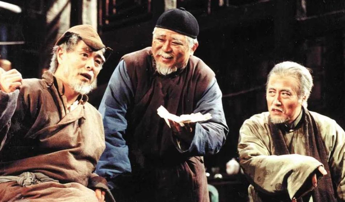 北京人艺经典剧目话剧《茶馆》何以成为经典|老舍|结尾|人物|于是之|焦菊隐_新浪新闻