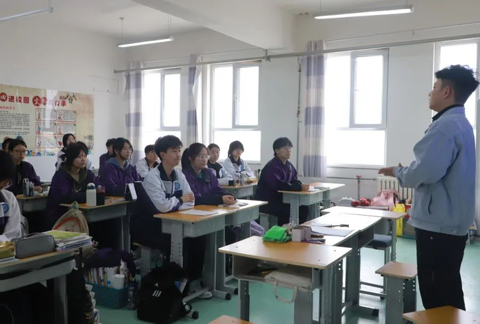 师泽暖心,锦旗传情,武邑宏达实验学校复读部收到锦旗|宏达|锦旗|武邑