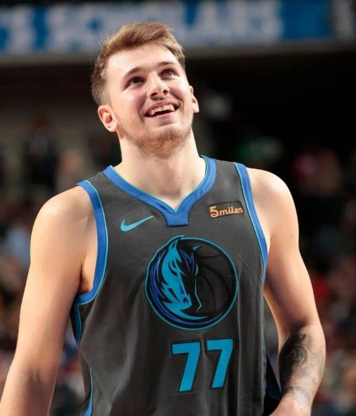 恭喜东契奇成为nba历史上最年轻的万分先生,未来会打破更多纪录|契奇