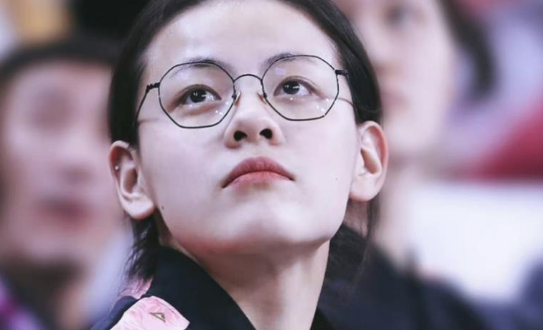 看杨舒予衣服懂