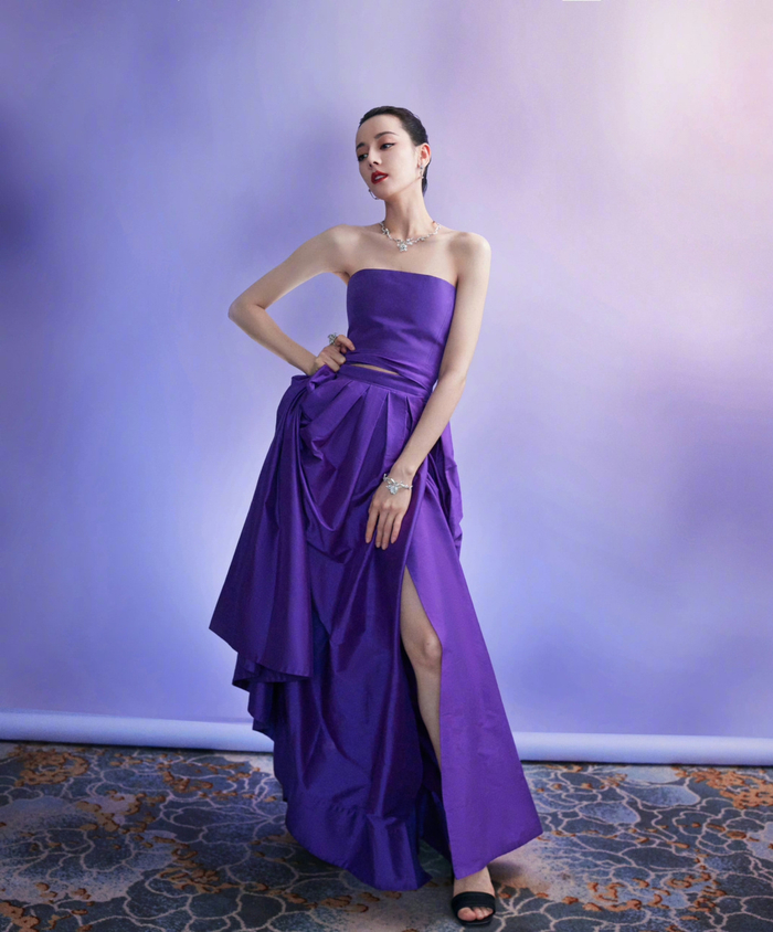 迪丽热巴身穿dior 2023早秋系列礼服亮相品牌活动