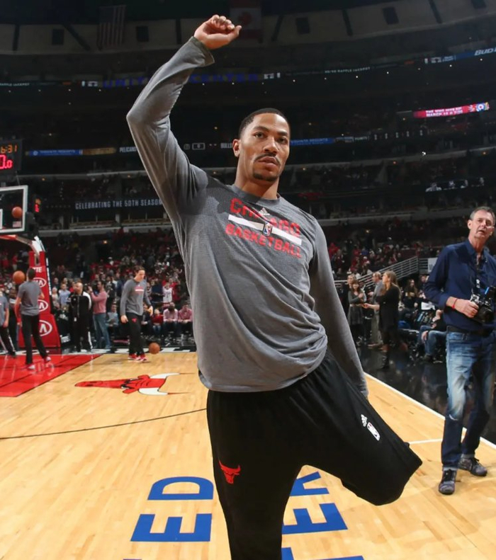 罗斯是历史级别的突破高手巅峰期拿下最年轻mvp