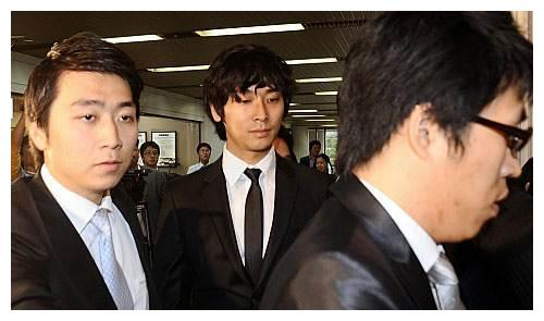 朱智勋是宫里的皇太子李信但因交友不慎险送前程