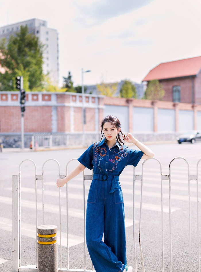 曾一萱清新单纯,甜美可爱,图六小辫子扎得个性十足啊!