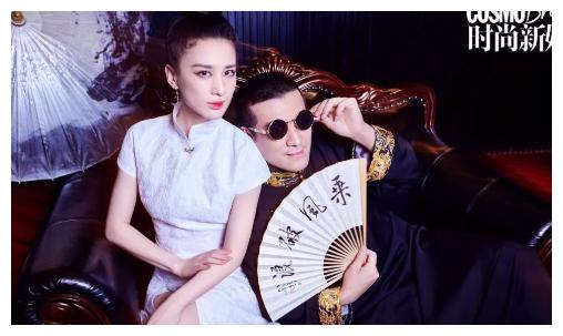 杨子和黄圣依的合影,看了想把姐夫裁掉,这就是三线农村影楼风吧