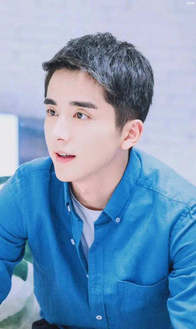 小清新男神帅哥张新成学生模样超级可爱绝对的阳光校草级男神