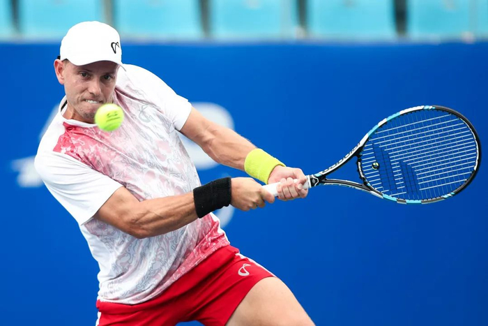 与达克沃斯类似,曾经在大满贯上有不错表现的美国选手沃尔夫和阿根廷