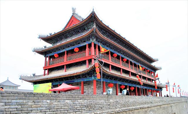 西安旅游收入3100亿,和武汉接近,占陕西近半壁江山,4个5A景区