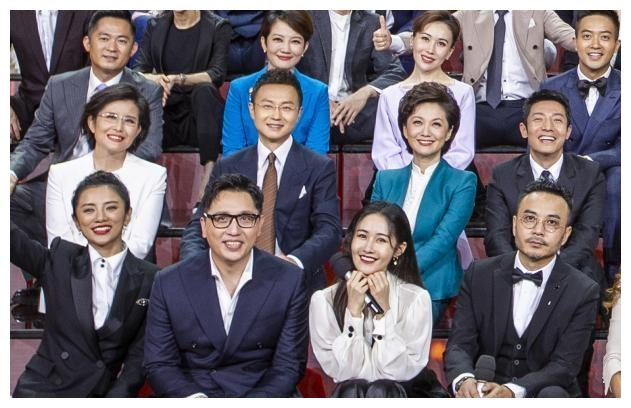 全国107位主持大合影，央视主持“抱团”，主持人大赛选手重聚|央视主持人_新浪娱乐_新浪新闻