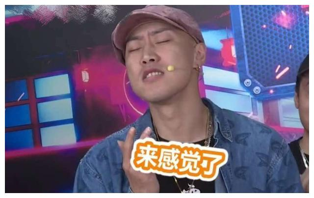 最尬表情管理一波王炸在线模仿一博队长小鸡两字概括深情沉醉