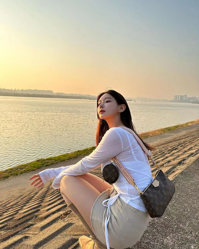 夕阳西下美女自拍