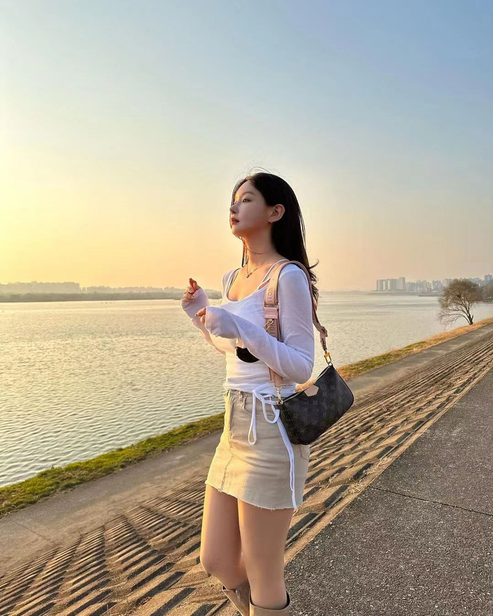 夕阳西下美女自拍