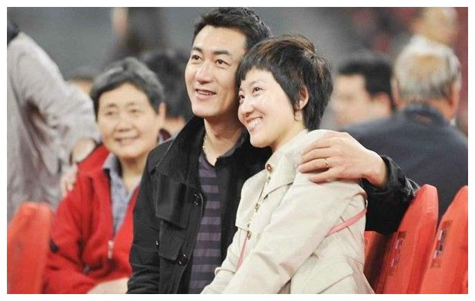 低调央视夫妻主持结婚16年仍甜蜜恩爱儿女双全惹人羡