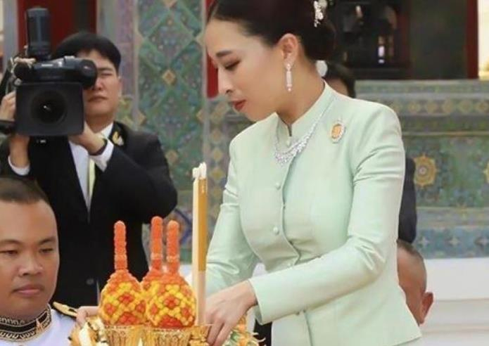 42岁帕公主换发型短发意外撞脸郭晶晶泰国未来女王就是霸气