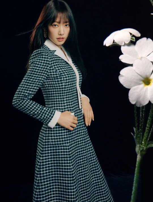 韩国女艺人朴信惠代言女装品牌拍最新宣传照