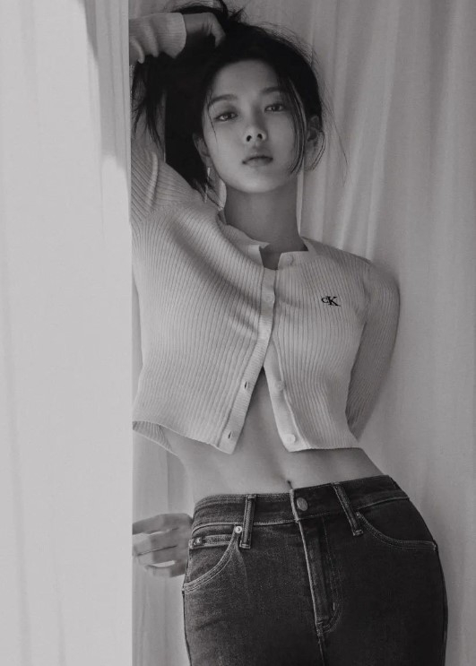 韩国女艺人金裕贞最新杂志写真曝光