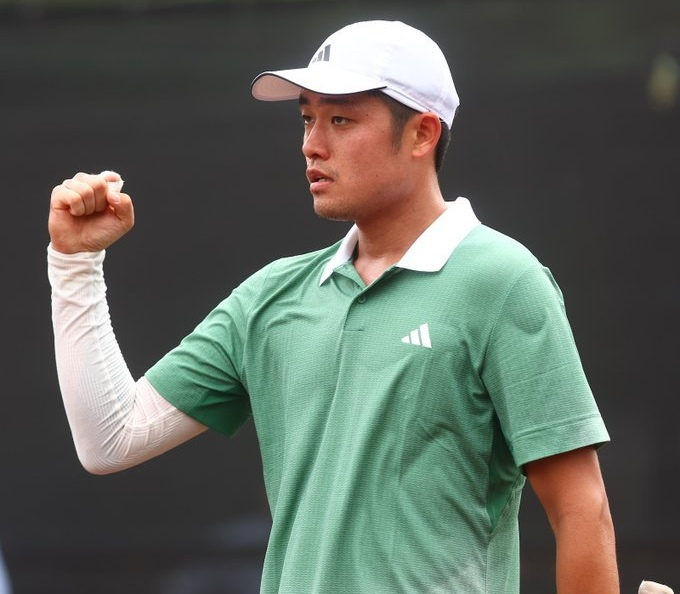 吴易昺复出:生涯成就,前任姐弟恋无疾而终,现任女友热辣性感|吴易昺