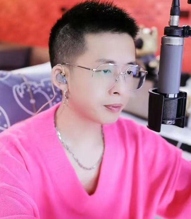 曝网红王冕涉嫌洗钱被抓,直播时被警方带走,获刑7年半