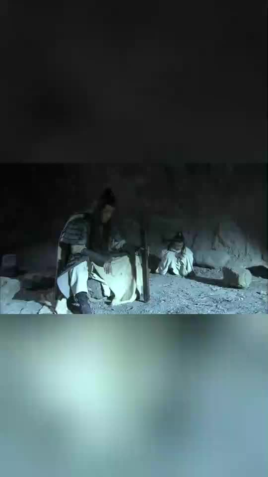 三国孙策伤心欲绝孙坚尸首被刘表带走众将军顿时大发雷霆