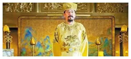 中国皇帝的龙袍历代如何演变，黄袍加身，为什么宋朝主流是红色