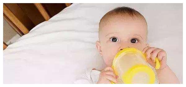 何时帮宝宝戒奶瓶最合适？来看看美国儿科学会的建议！