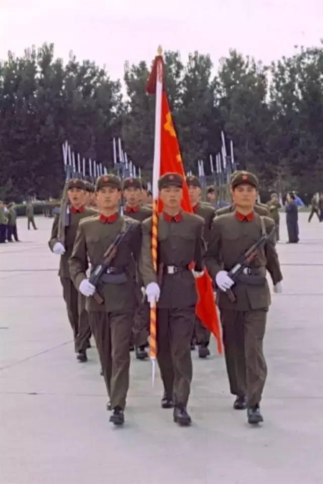 70年代解放军老照片，65式军服最具中国特色