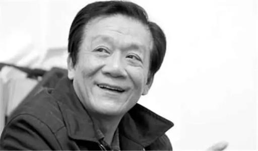 侯耀文去世13年,当年被侄儿“撬”走16年的妻子,现状如何