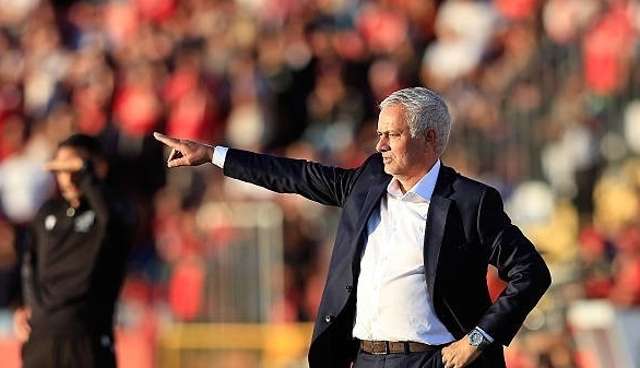 绝了，24轮不败！却落后榜首7分，穆帅迎大考，直面对决争冠