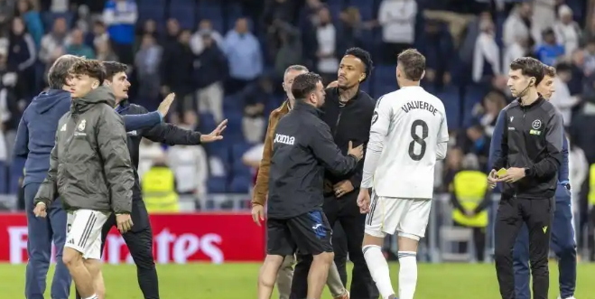 联赛两连败！皇马内讧升级，队内互相争吵，权威媒体爆狠料