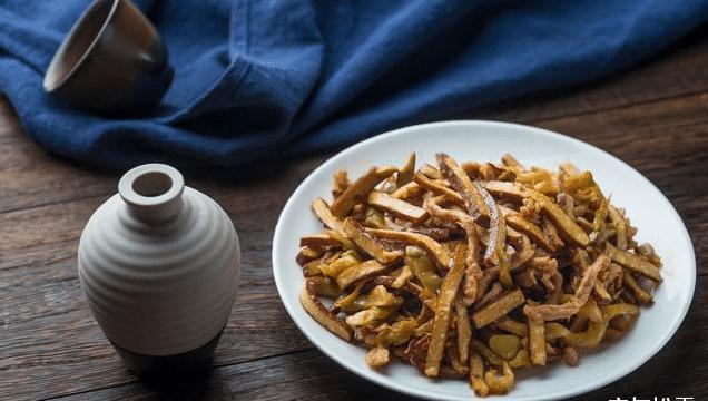 榨菜香干炒肉丝，咸香爽口的美食，可拌饭可拌面，超简单的家常菜