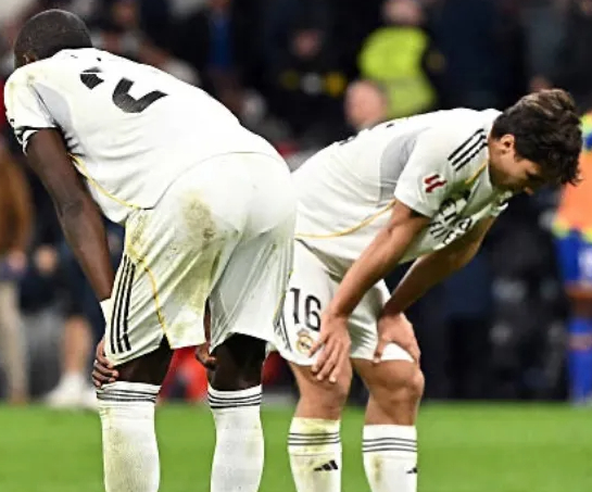 联赛两连败！皇马内讧升级，队内互相争吵，权威媒体爆狠料