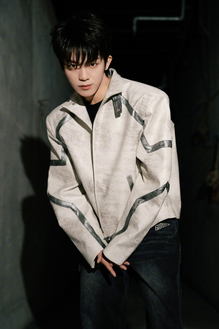 孙亦航酷感舞台造型,表现力一流,带来精彩舞台