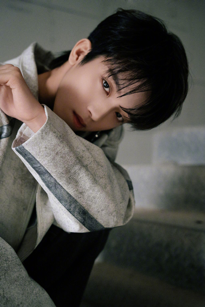 孙亦航酷感舞台造型,表现力一流,带来精彩舞台