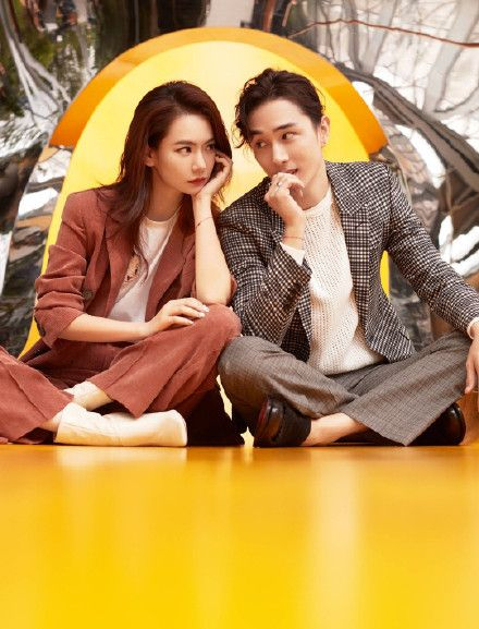 戚薇和李承铉的情人节杂志大片,这对夫妻真的是太甜啦!__财经头条