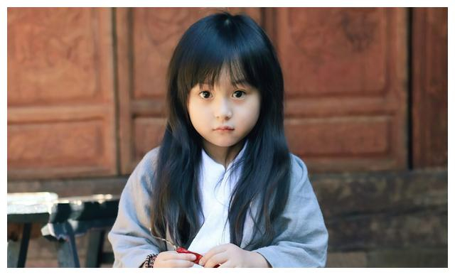 是厉害,自己的喜爱就会进行各种模仿,像陈天雨这样的童星其实不在少数