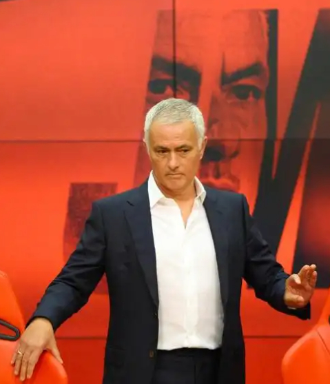 绝了，24轮不败！却落后榜首7分，穆帅迎大考，直面对决争冠