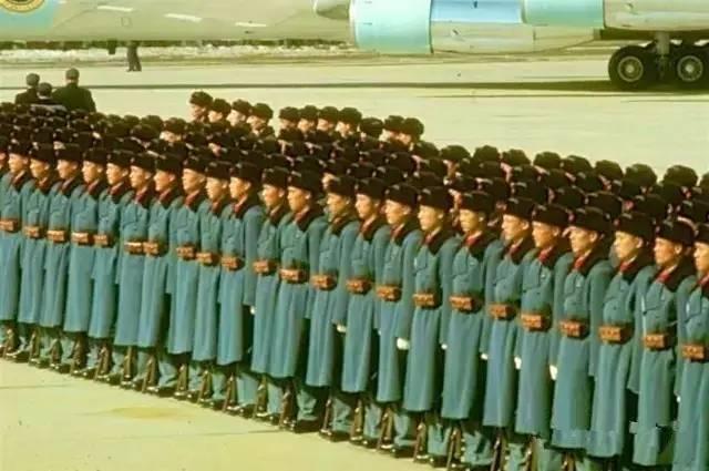 70年代解放军老照片，65式军服最具中国特色
