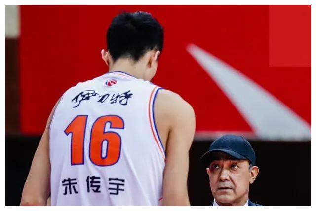 新疆男篮中锋朱传宇身高226cm有小姚明之称篮坛人才未来可期