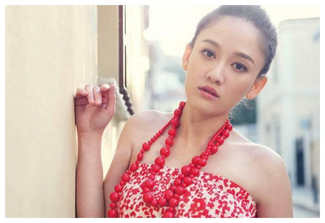 演傻白甜角色出名的女星,迪丽热巴第八,郑爽第二,唐嫣排第几?