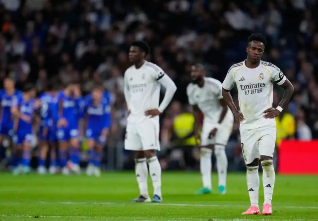 联赛两连败！皇马内讧升级，队内互相争吵，权威媒体爆狠料